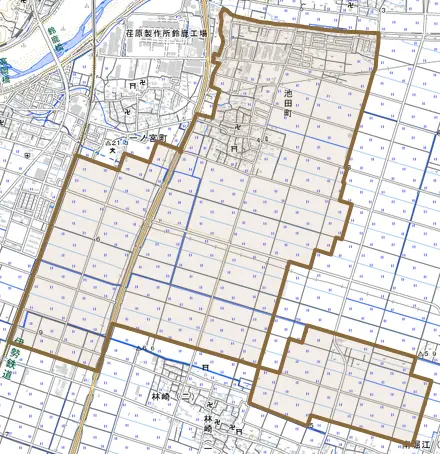 池田町とその周辺の地図。町の範囲を重ねている