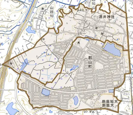 郡山町とその周辺の地図。町の範囲を重ねている