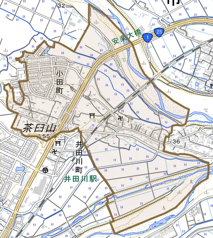 小田町とその周辺の地図。町の範囲を重ねている