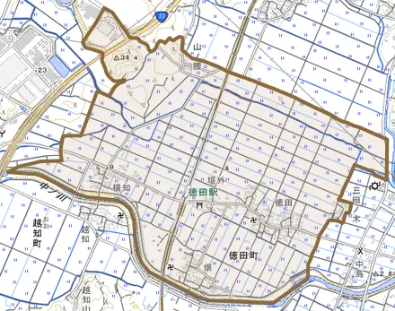 徳田町とその周辺の地図。町の範囲を重ねている