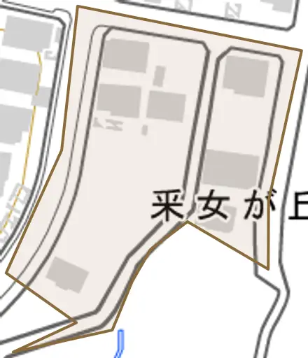 釆女が丘町とその周辺の地図。町の範囲を重ねている