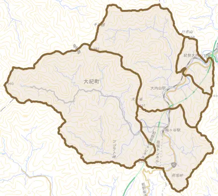 大内山とその周辺の地図。町の範囲を重ねている