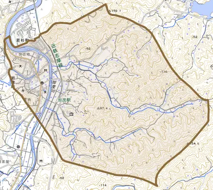 岩倉町とその周辺の地図。町の範囲を重ねている