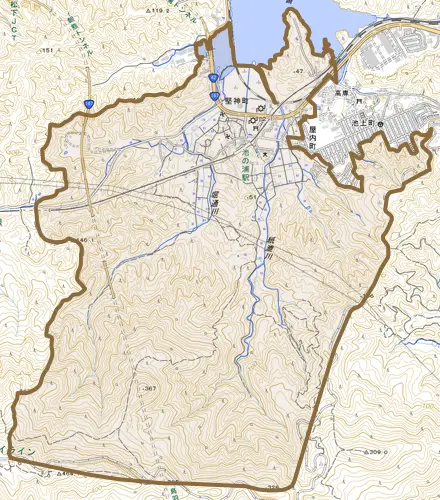 堅神町とその周辺の地図。町の範囲を重ねている