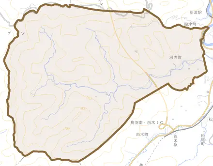 河内町とその周辺の地図。町の範囲を重ねている