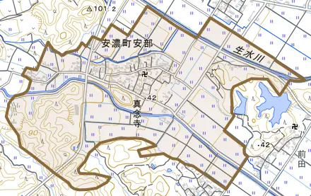 安濃町安部とその周辺の地図。町の範囲を重ねている