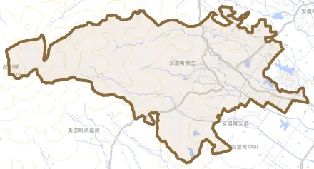 安濃町草生とその周辺の地図。町の範囲を重ねている