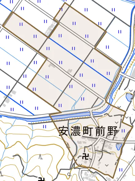 安濃町前野とその周辺の地図。町の範囲を重ねている