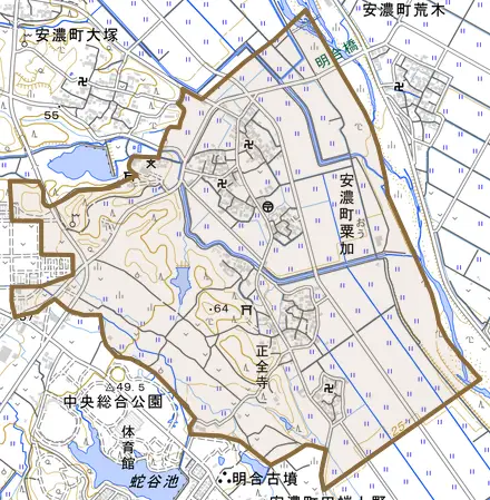 安濃町粟加とその周辺の地図。町の範囲を重ねている