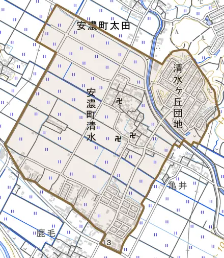 安濃町清水とその周辺の地図。町の範囲を重ねている