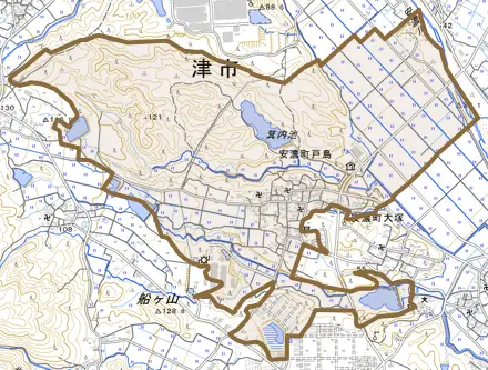 安濃町戸島とその周辺の地図。町の範囲を重ねている