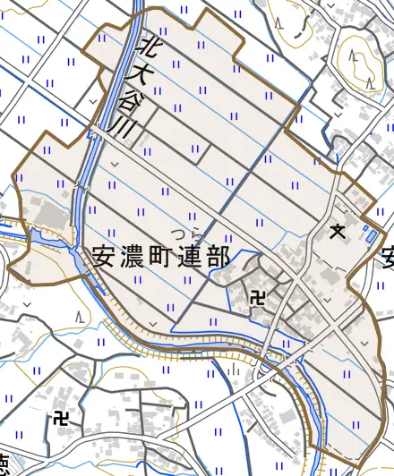 安濃町連部とその周辺の地図。町の範囲を重ねている