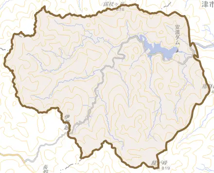 芸濃町河内とその周辺の地図。町の範囲を重ねている