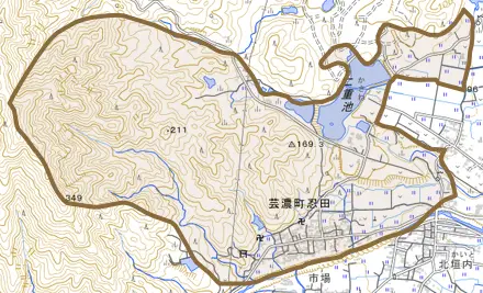 芸濃町忍田とその周辺の地図。町の範囲を重ねている
