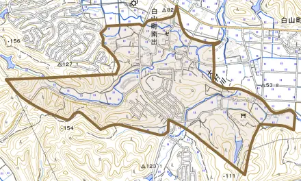 白山町南出とその周辺の地図。町の範囲を重ねている