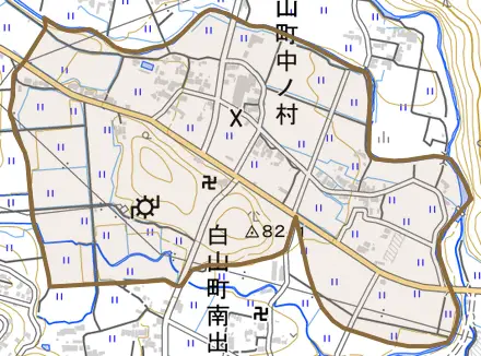 白山町中ノ村とその周辺の地図。町の範囲を重ねている