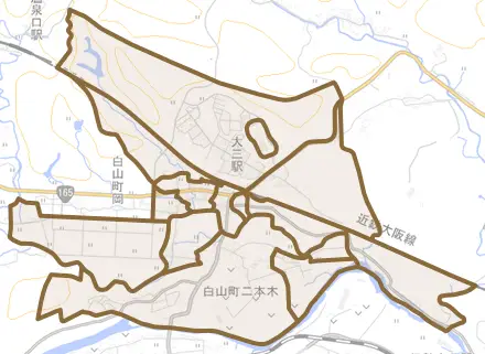 白山町二本木とその周辺の地図。町の範囲を重ねている