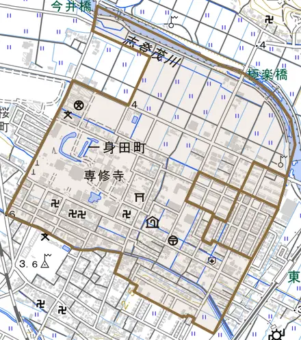 一身田町とその周辺の地図。町の範囲を重ねている
