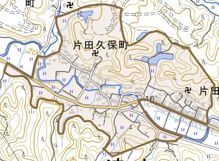 片田久保町とその周辺の地図。町の範囲を重ねている