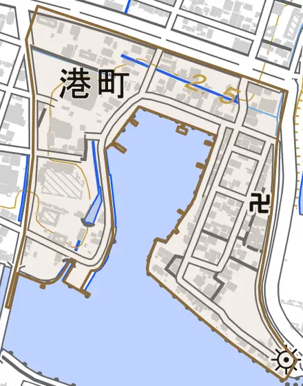 港町とその周辺の地図。町の範囲を重ねている