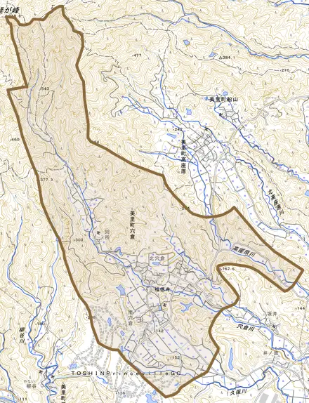 美里町穴倉とその周辺の地図。町の範囲を重ねている