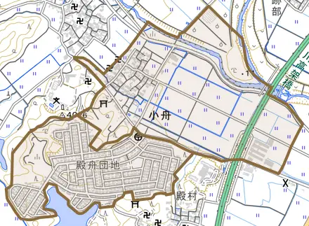 小舟とその周辺の地図。町の範囲を重ねている