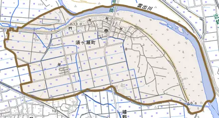 須ヶ瀬町とその周辺の地図。町の範囲を重ねている