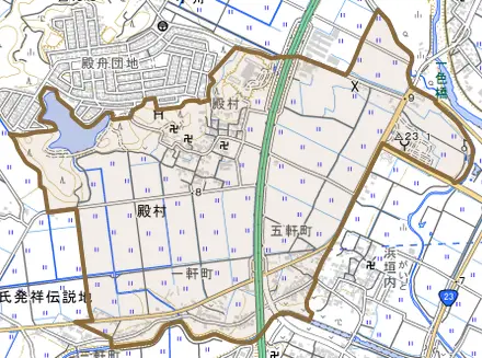 殿村とその周辺の地図。町の範囲を重ねている
