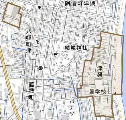 津興とその周辺の地図。町の範囲を重ねている