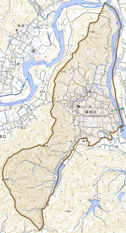 麻加江とその周辺の地図。町の範囲を重ねている