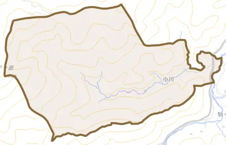 小川とその周辺の地図。町の範囲を重ねている