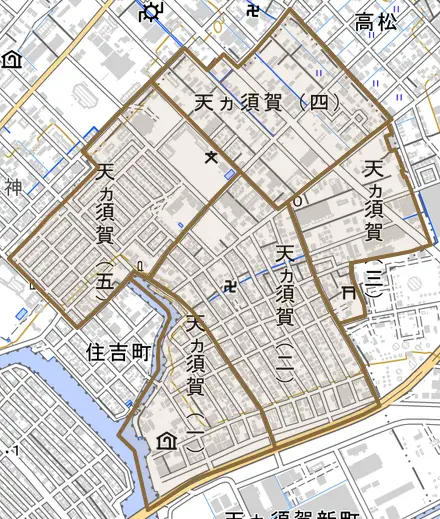 天カ須賀とその周辺の地図。町の範囲を重ねている