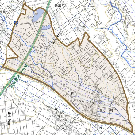 堂ヶ山町とその周辺の地図。町の範囲を重ねている