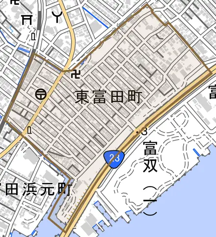 東富田町とその周辺の地図。町の範囲を重ねている