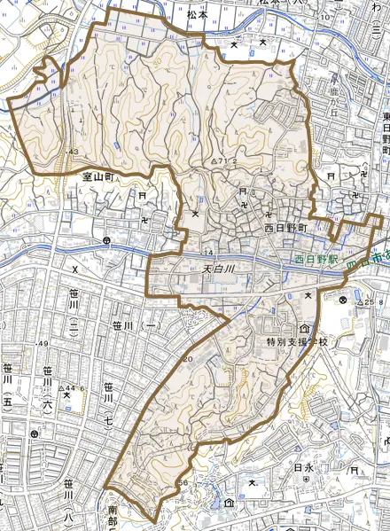 西日野町とその周辺の地図。町の範囲を重ねている