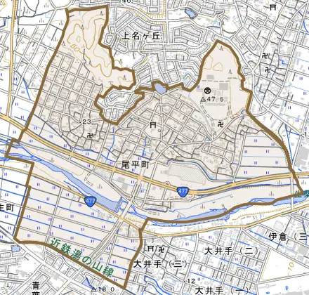 尾平町とその周辺の地図。町の範囲を重ねている