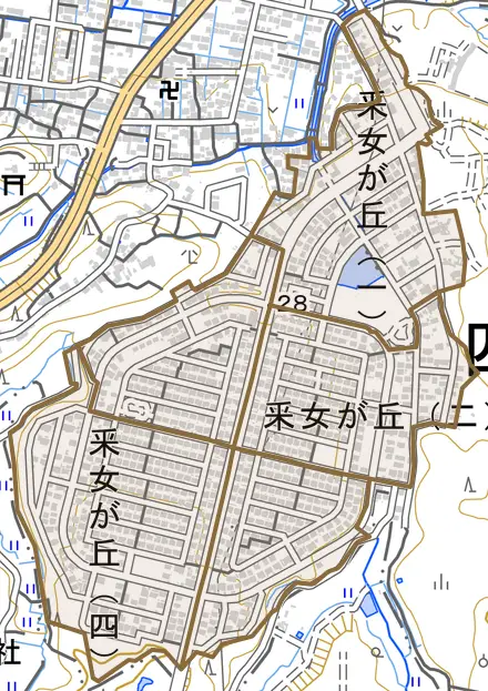 釆女が丘とその周辺の地図。町の範囲を重ねている