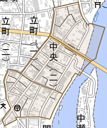 中央とその周辺の地図。町の範囲を重ねている