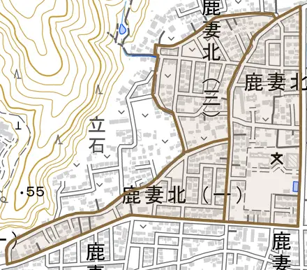 鹿妻北とその周辺の地図。町の範囲を重ねている