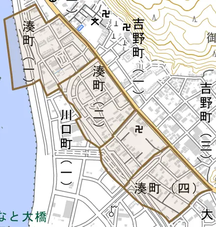 湊町とその周辺の地図。町の範囲を重ねている