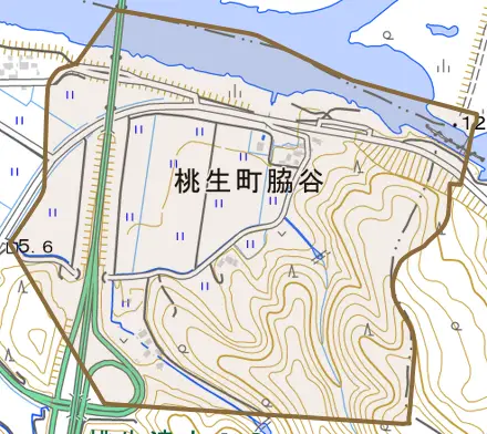桃生町脇谷とその周辺の地図。町の範囲を重ねている