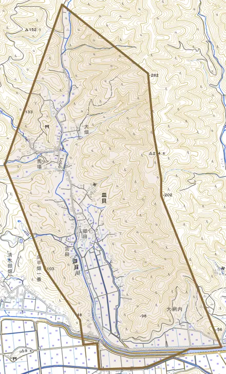 皿貝とその周辺の地図。町の範囲を重ねている