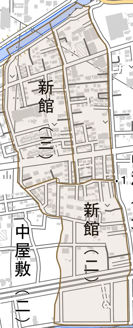 新館とその周辺の地図。町の範囲を重ねている