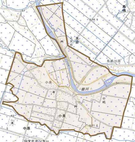 小泉とその周辺の地図。町の範囲を重ねている