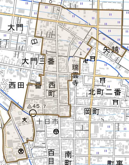 字西田三番とその周辺の地図。町の範囲を重ねている
