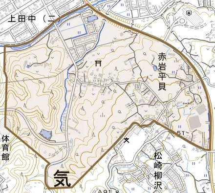 赤岩牧沢とその周辺の地図。町の範囲を重ねている