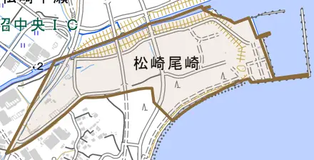 松崎尾崎とその周辺の地図。町の範囲を重ねている