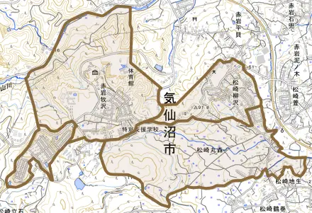 松崎柳沢とその周辺の地図。町の範囲を重ねている