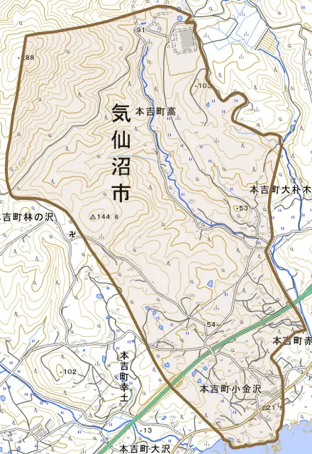 本吉町小金沢とその周辺の地図。町の範囲を重ねている