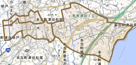 本吉町津谷松岡とその周辺の地図。町の範囲を重ねている